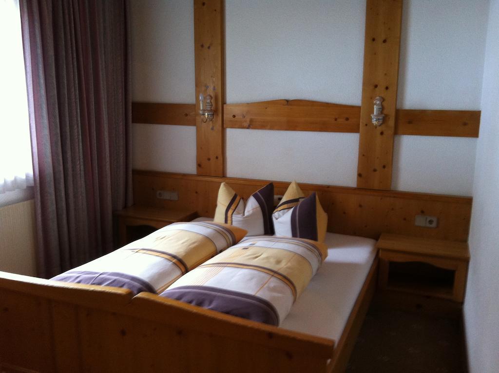 Hotel Garni Pfandl Neustift im Stubaital Room photo