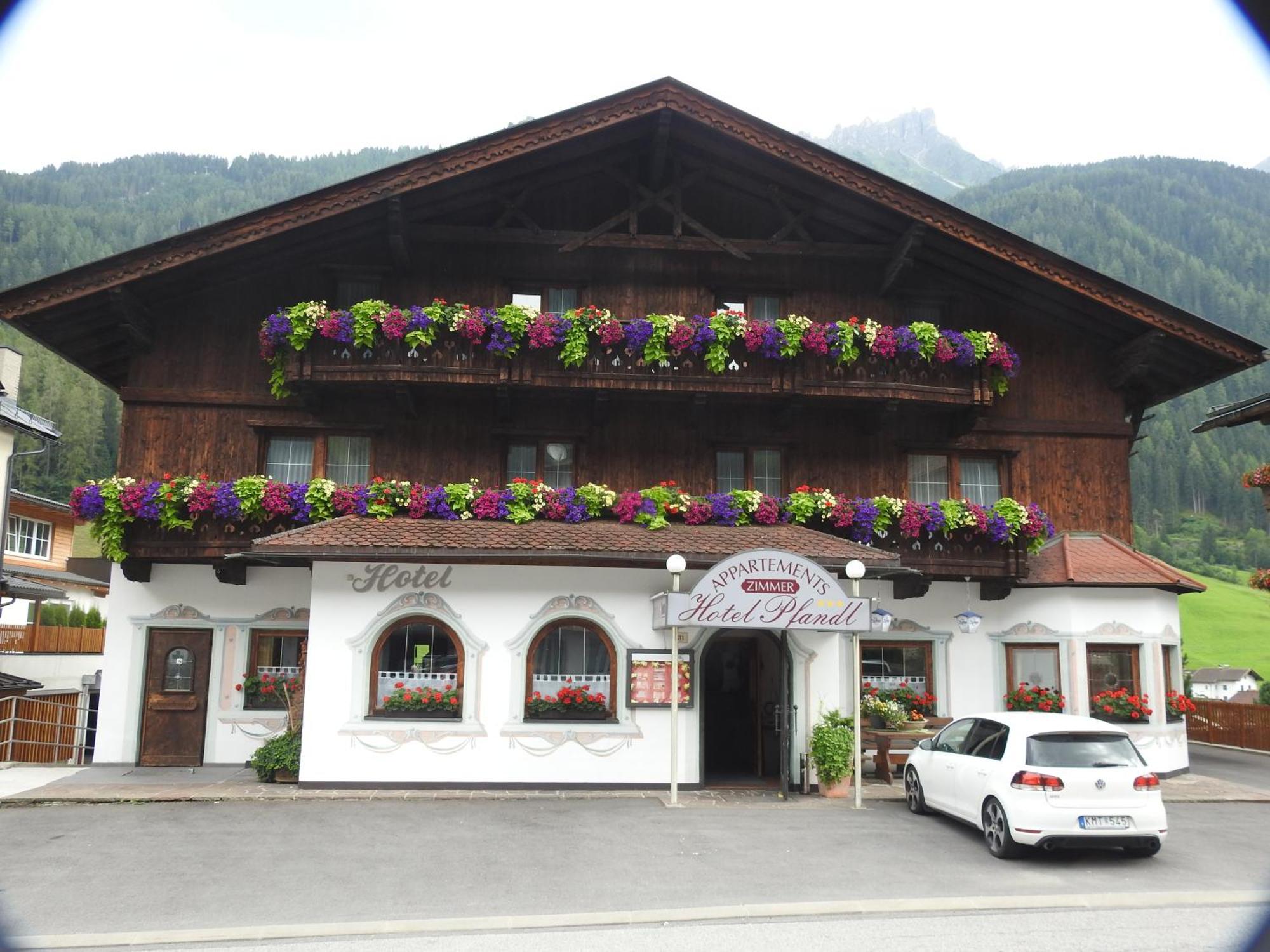 Hotel Garni Pfandl Neustift im Stubaital Exterior photo