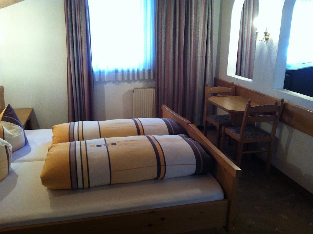 Hotel Garni Pfandl Neustift im Stubaital Room photo