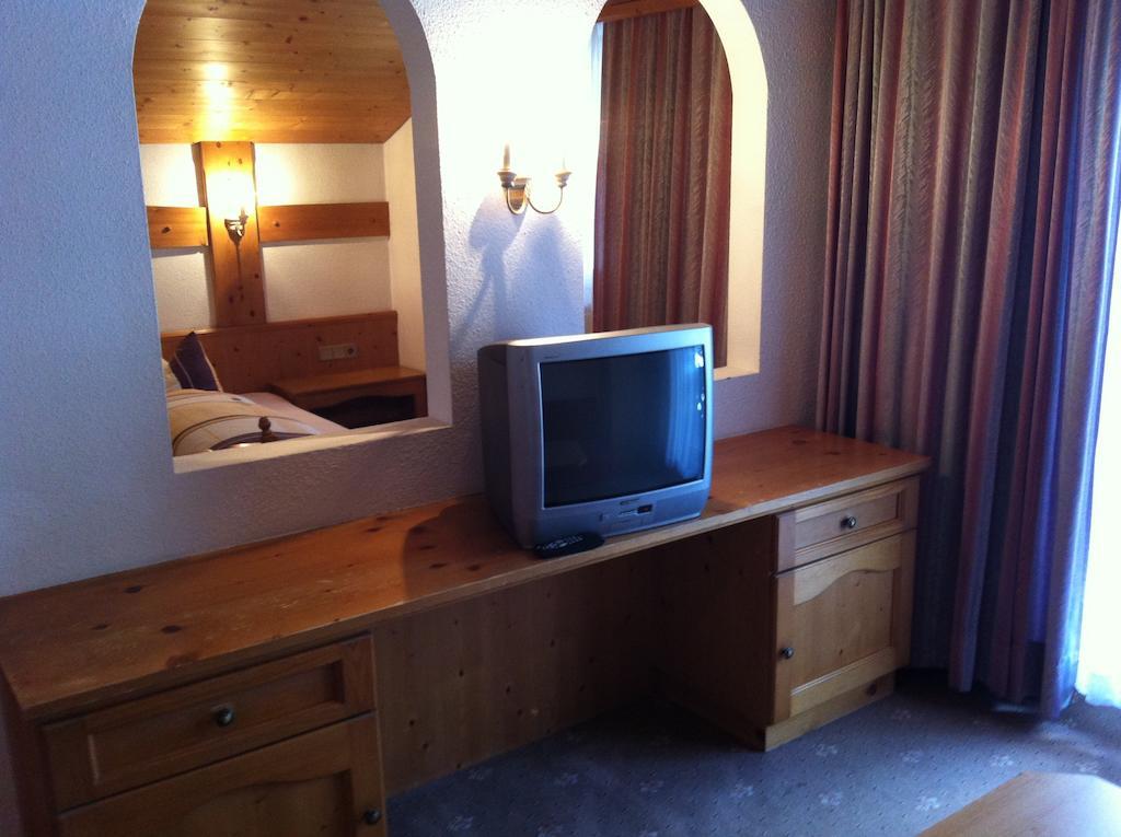 Hotel Garni Pfandl Neustift im Stubaital Room photo