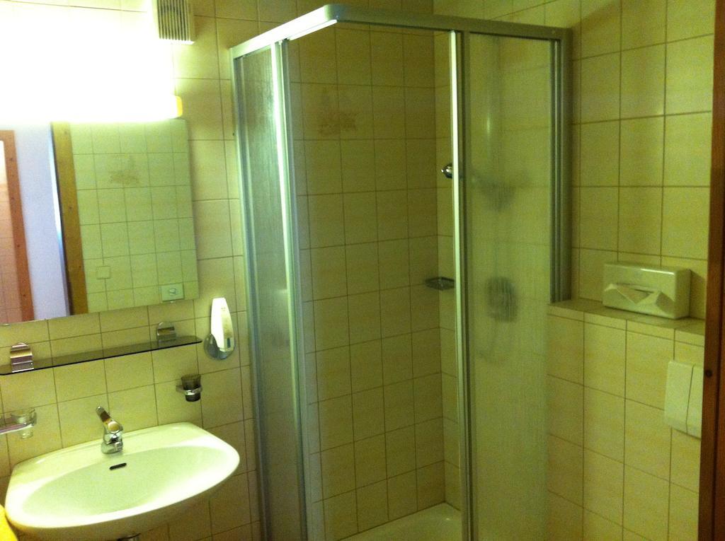 Hotel Garni Pfandl Neustift im Stubaital Room photo